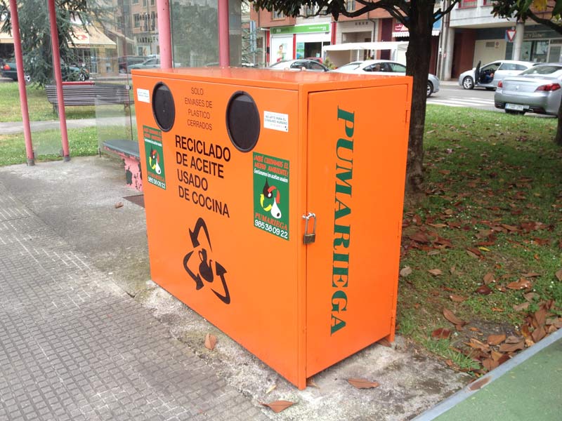 Los puntos verdes de Barcelona repartirán el Olipot, para depositar el  aceite de cocina usado - Recíclame